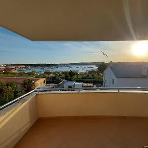 https://emma-demarin-apartmens.pula-hotels.org